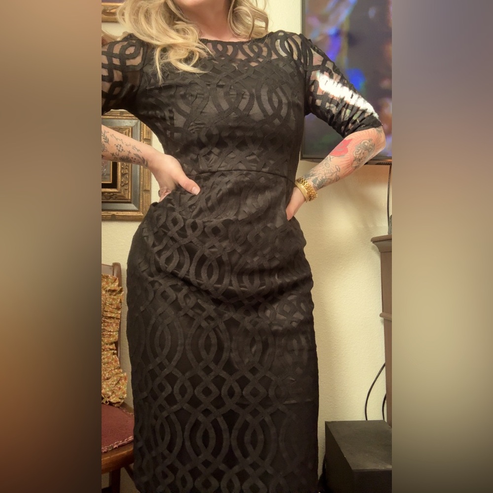 Medium Black Classic black Midi dress